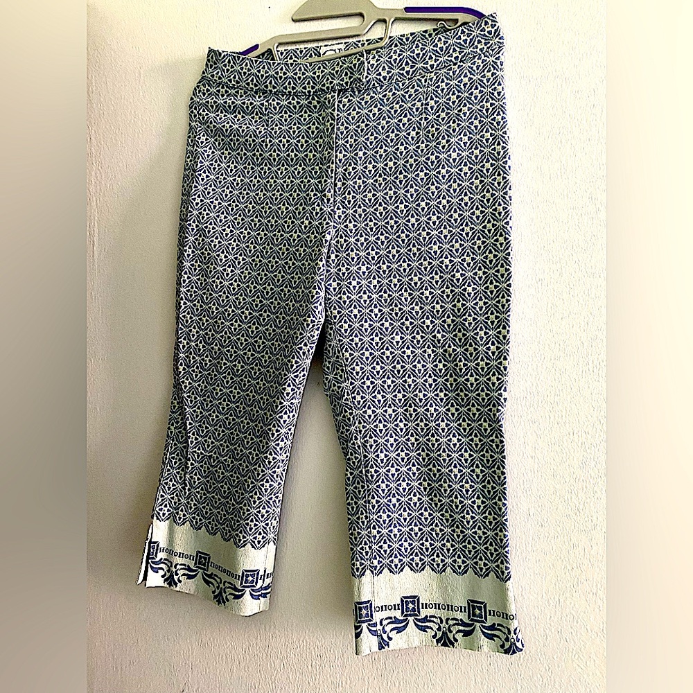 ROBERTO CAVALLI (CJ) JEANS VINTAGE CAPRI PANTS, SIZE (42) 8, MADE IN ITALY